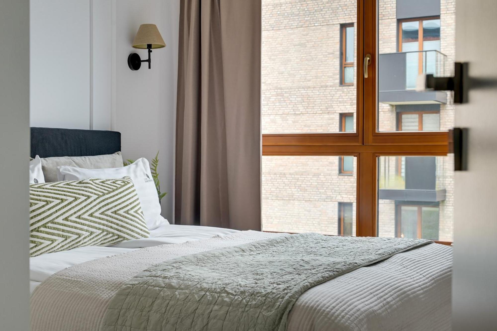 Front Park Apartments With Parking By Lion Apartments Gdansk Bagian luar foto